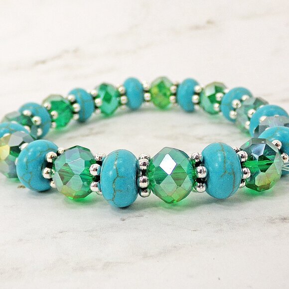 Turquoise and glass bead stretch bracelet with stone and green glass beads - Picture 3 of 4